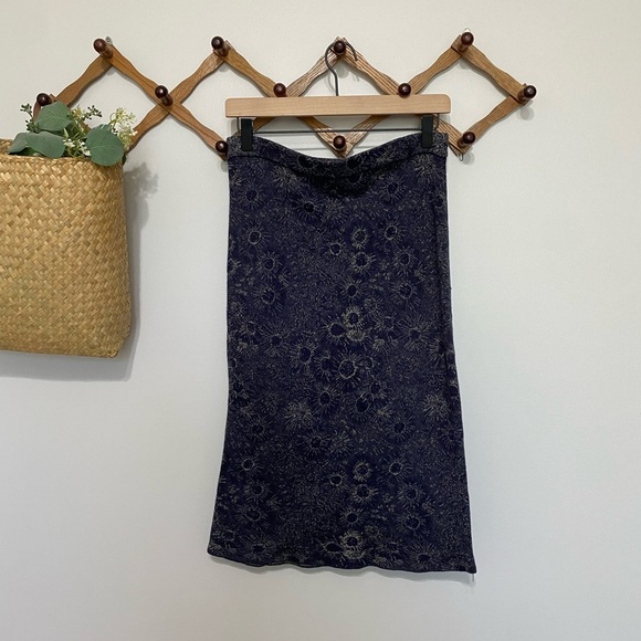 Peruvian Connection Navy blue pencil skirt with a floral pattern - Picture 2 of 4